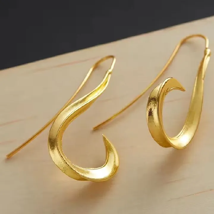 Fashion Irregular Metal Twisted Long Drop Earrings for Women Trending Geometric Gold Color Waves Earrings Jewelry