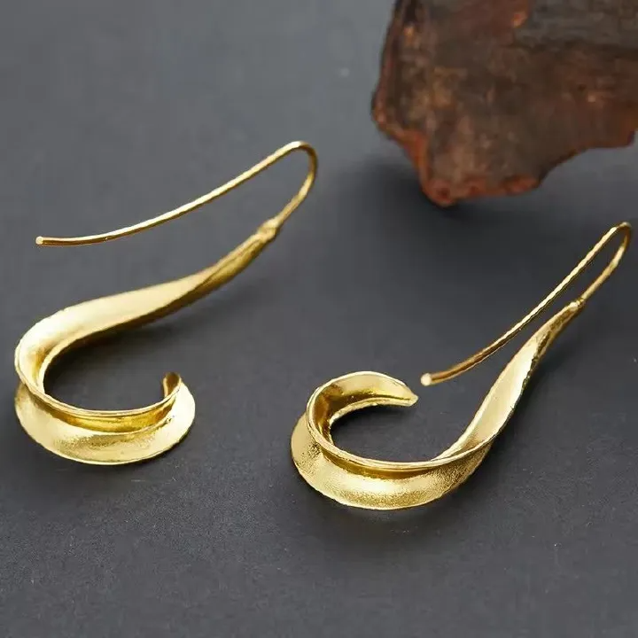 Fashion Irregular Metal Twisted Long Drop Earrings for Women Trending Geometric Gold Color Waves Earrings Jewelry