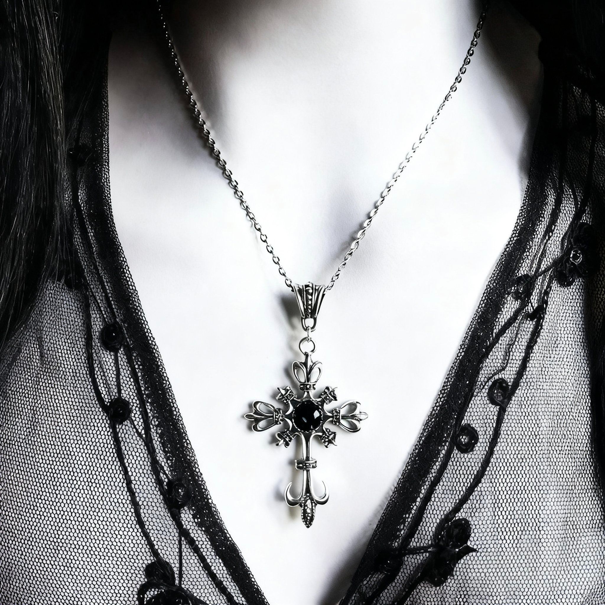 New Gothic Punk Cross Necklace Hip Hop Rock Crystal Pendant Necklace Women'S Fashion Jewelry