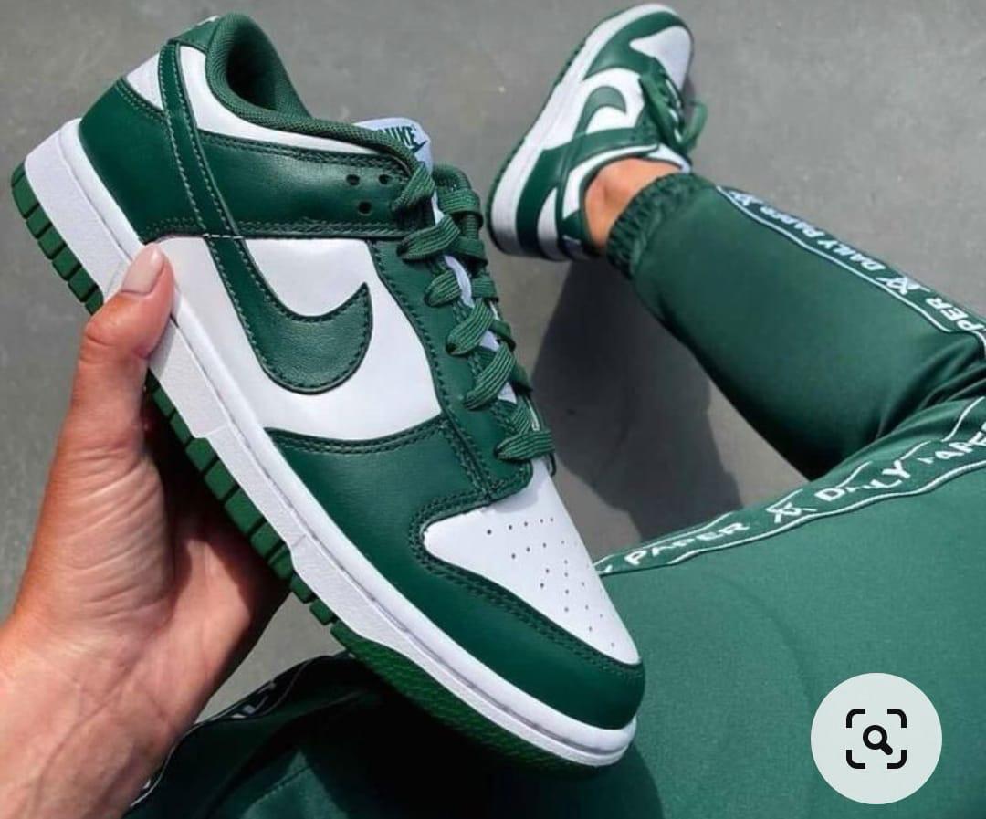 😍😍😍All types of  Fashionable sneakers Jordan 1sb,Low dunk available in different colours.