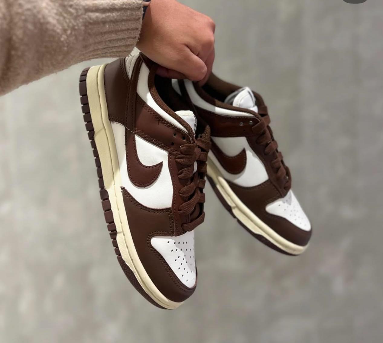 😍😍😍All types of  Fashionable sneakers Jordan 1sb,Low dunk available in different colours.