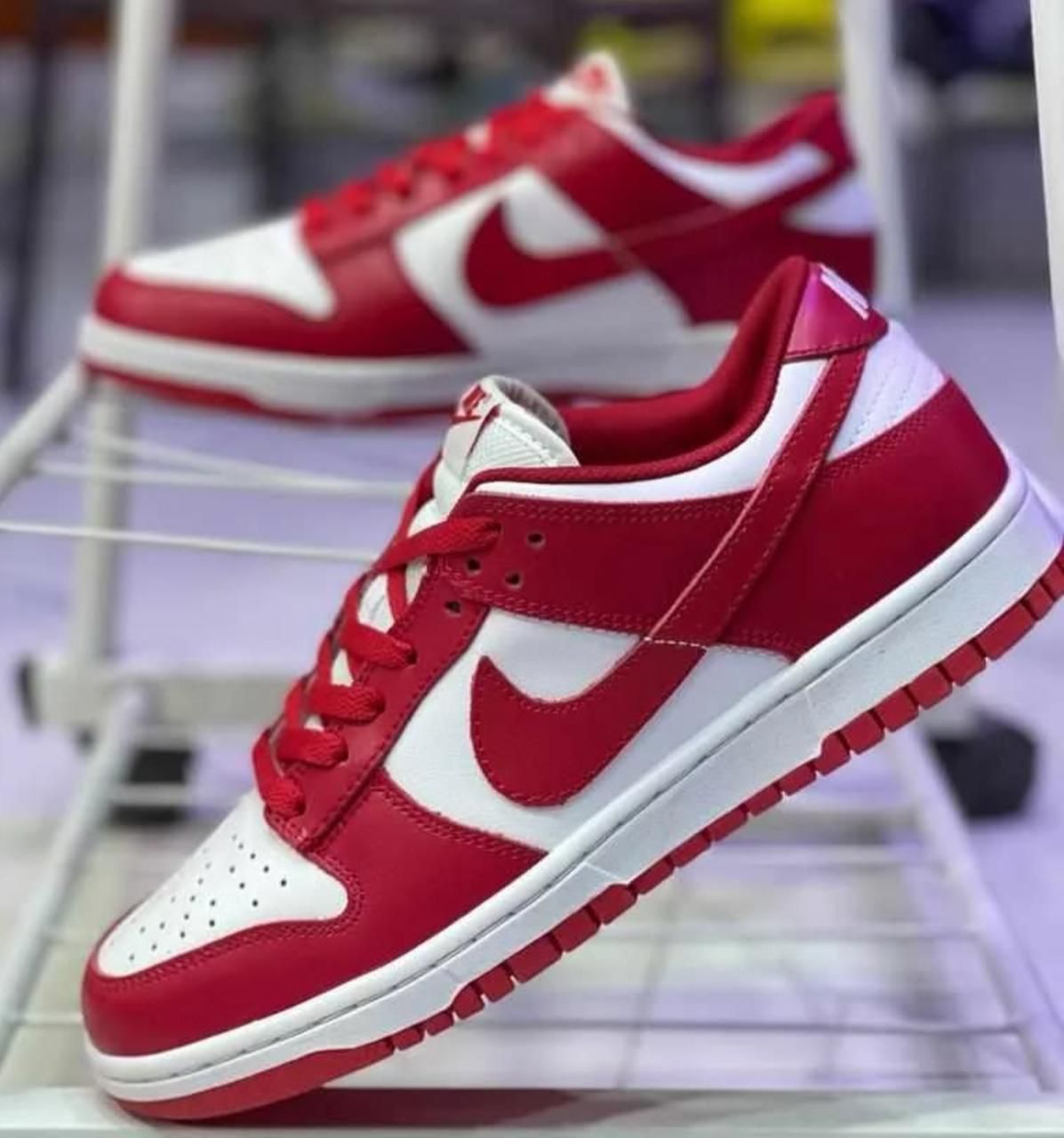 😍😍😍All types of  Fashionable sneakers Jordan 1sb,Low dunk available in different colours.
