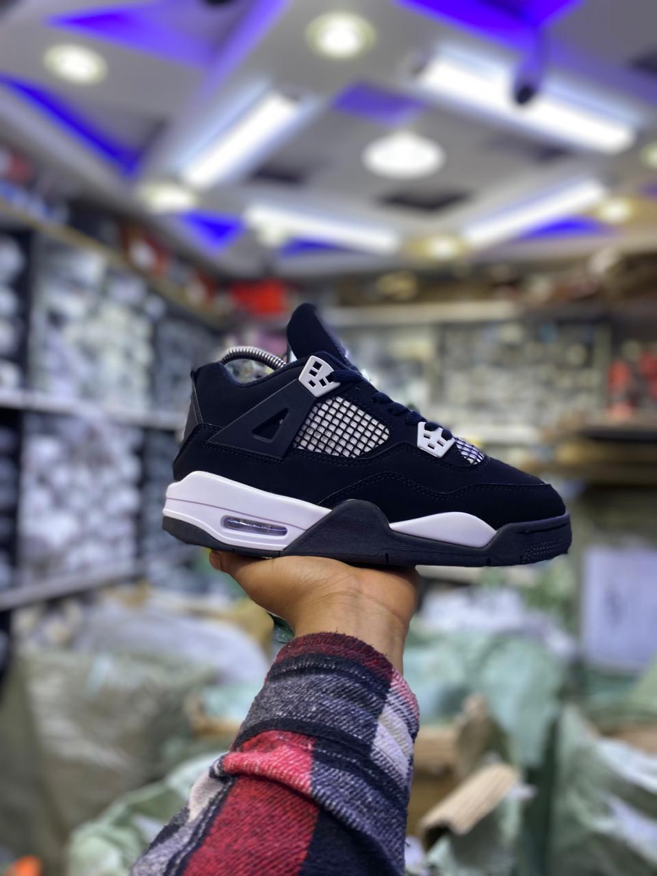 Air jordan 4 Retro White Thunder 🔥🔥Quality pure leather for both Men and Women.