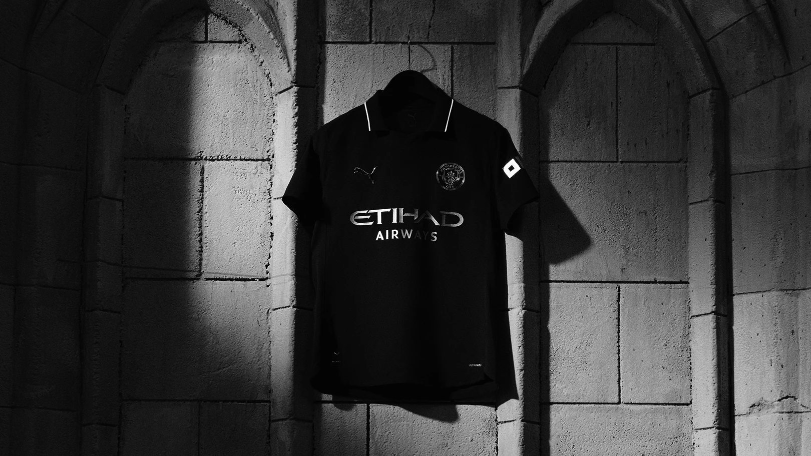 Manchester City FC Men’s 2025/26 Authentic Away Soccer Jersey – Slim Fit – Black