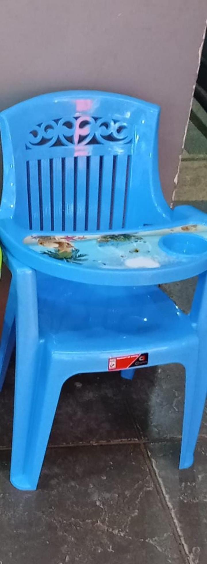 2 in 1 feeding chair,,,, comfort and convenience in One!!!!