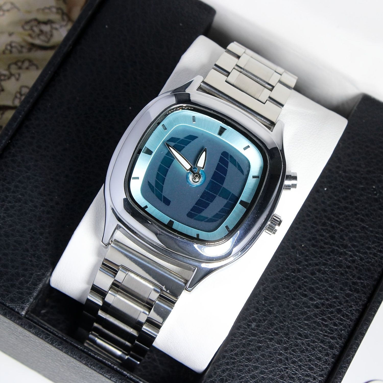 A Unique Alien-shaped Dual-display Quartz Watch, A Men's Trendy And Stylish Golden Watch, Stainless Steel Butterfly Case Square Men's Watch