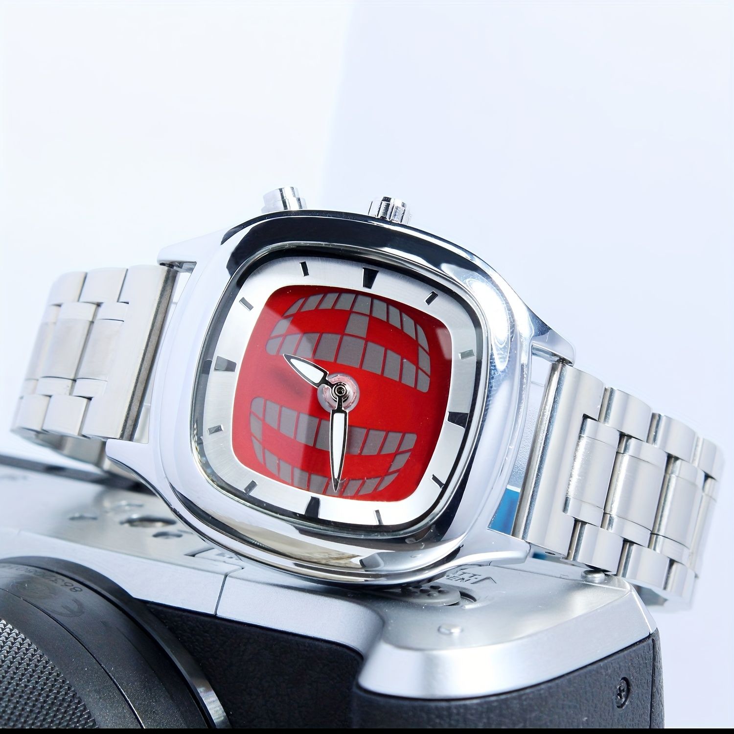 A Unique Alien-shaped Dual-display Quartz Watch, A Men's Trendy And Stylish Golden Watch, Stainless Steel Butterfly Case Square Men's Watch
