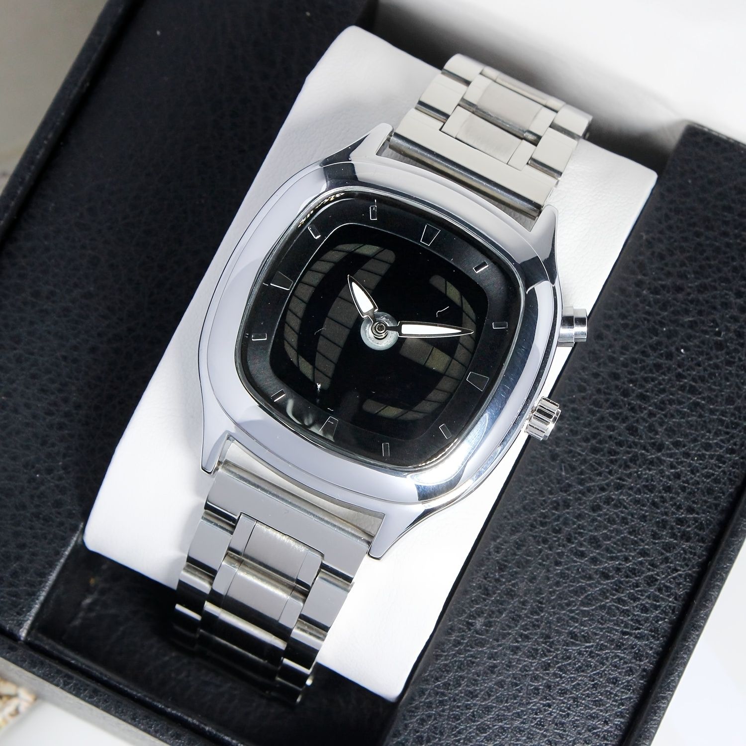 A Unique Alien-shaped Dual-display Quartz Watch, A Men's Trendy And Stylish Golden Watch, Stainless Steel Butterfly Case Square Men's Watch