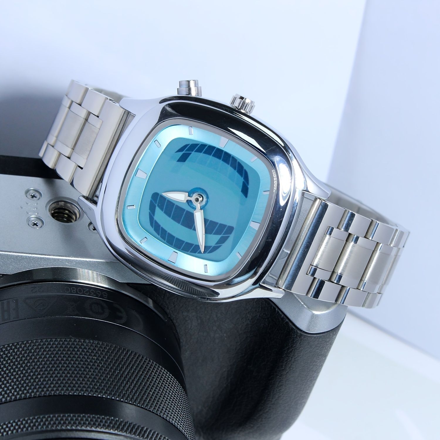 A Unique Alien-shaped Dual-display Quartz Watch, A Men's Trendy And Stylish Golden Watch, Stainless Steel Butterfly Case Square Men's Watch