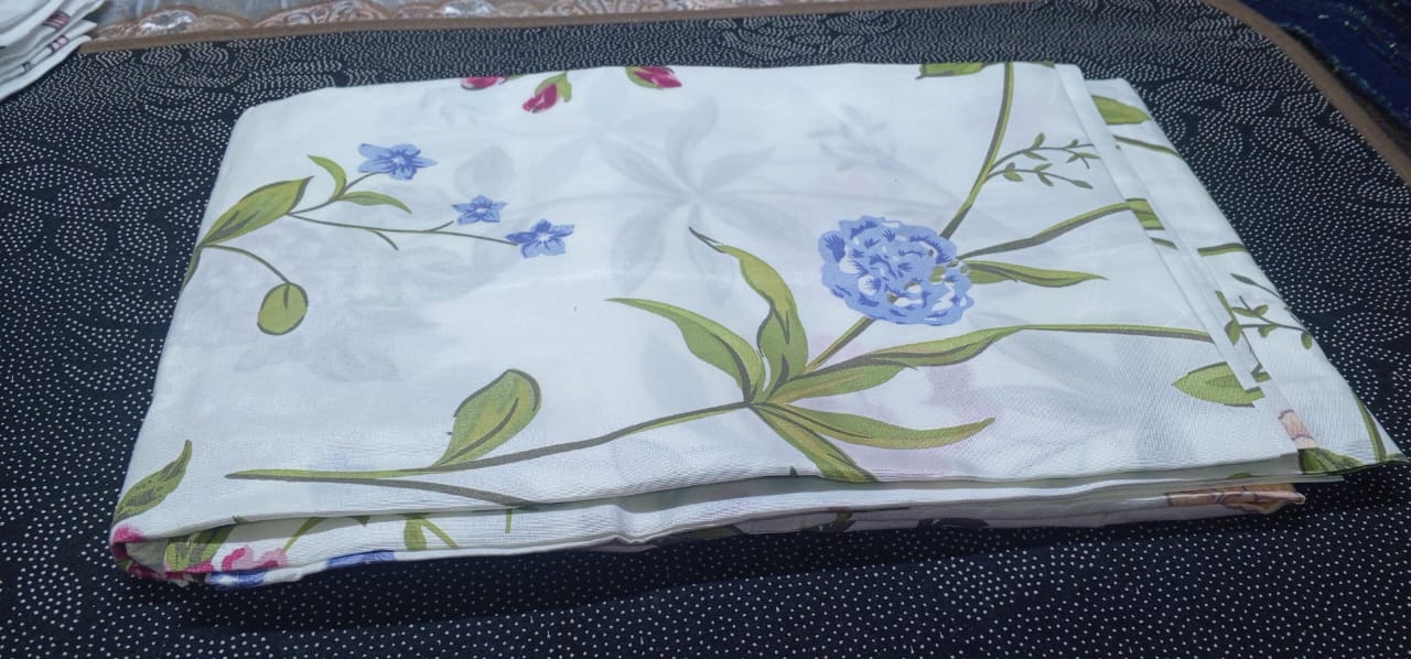 5"6 2pc bedsheets 
200cmx230cm
poly cotton 
Available