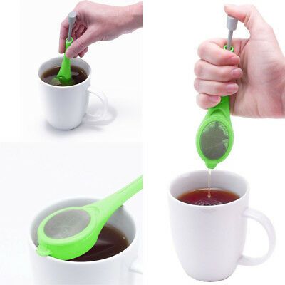 LONG-HANDLED TEA FILTERS PLASTIC TEA INFUSER FIME MESH WITH BUILT-IN PLUNGER REUSABLE TWO SIDES STRAINERS FOR LOOSE TEA/COFFEE/TEA BAG/HERBAL/SPICE PORTABLE TEAWARE ACCESSORIES, GREEN