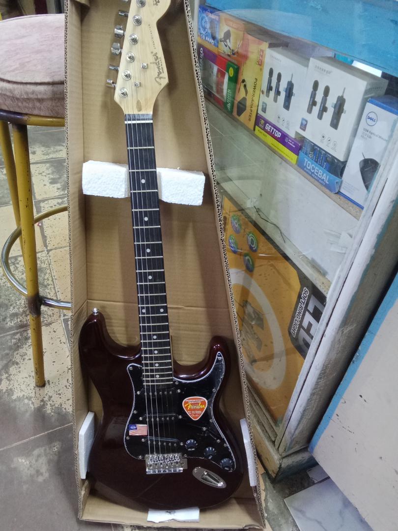 Fender Rhythm electric guitar + strap + 3m Jack to jack cable + guitar picks