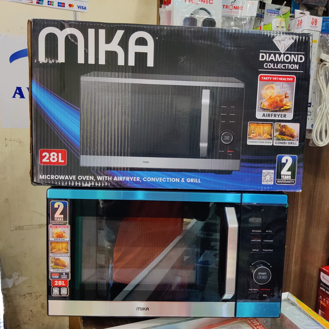 Mika Solo Microwave Oven, 20 Litres Capacity, 700wOutput, Featuring Easy-to-Use Manual Dial Controls, 5 Power Levels, and a Defrost Function (Model: MMWMSKH2012B / Black)