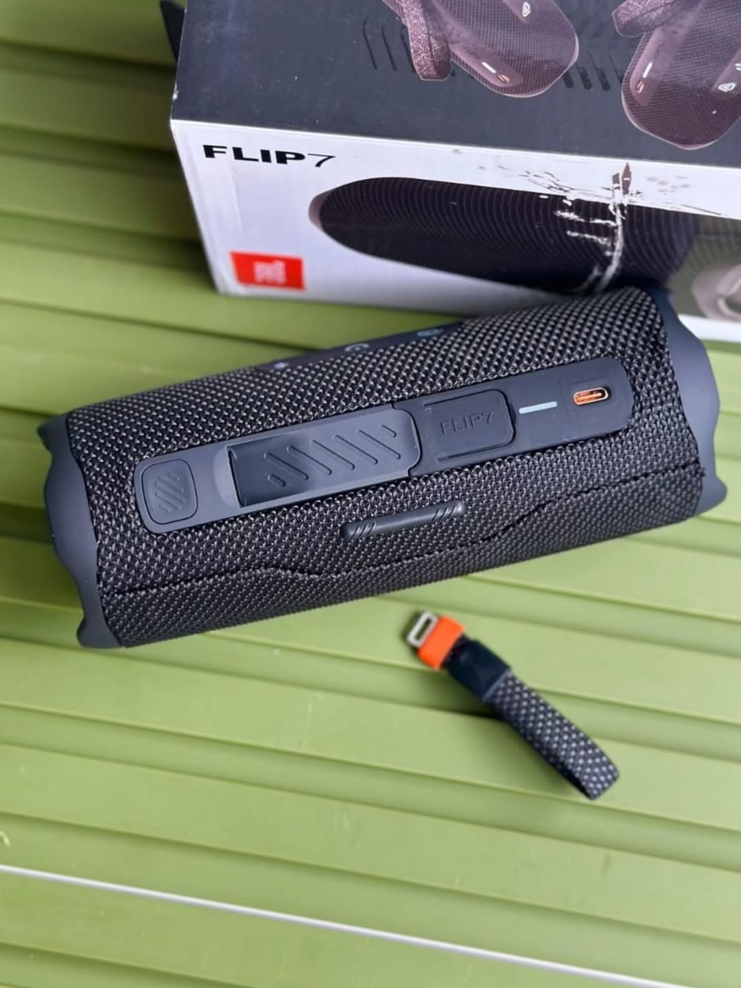 🥳 🎶 🔥 Jbl Flip 7, Wireless Portable Speaker,Deep Punchy Bass, 16 Hrs of Playtime, IP68 Waterproof, Dustproof and Drop-Proof, Pro Sound with AI Boost, Auracast Multi-Speaker Connection🔊 ✅
