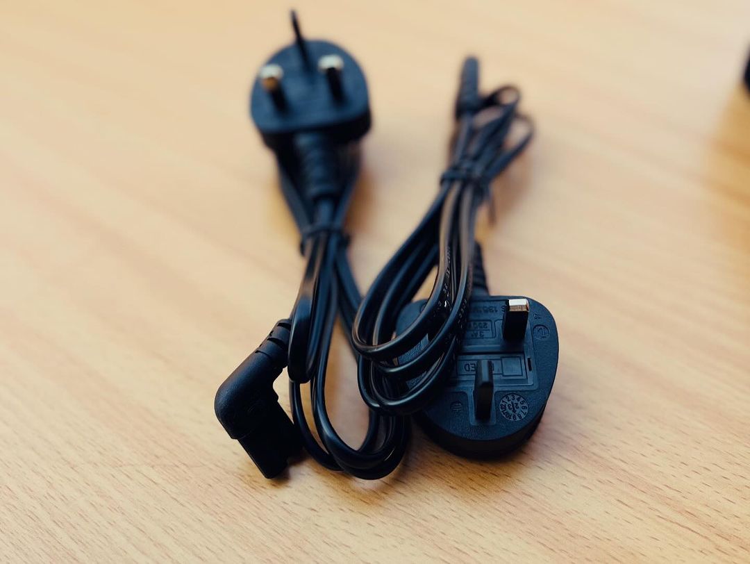 Hisense HS2100,Deep Bass-240W Dolby Digital Audio Home Cinema Soundbar. Deep BASS Sound System with subwoofer POWERFUL 240W SURROUND SOUND ⚡ PREMIUM QUALITY | QUICK DISPATCH ⚡(2YRS WARRANTY)