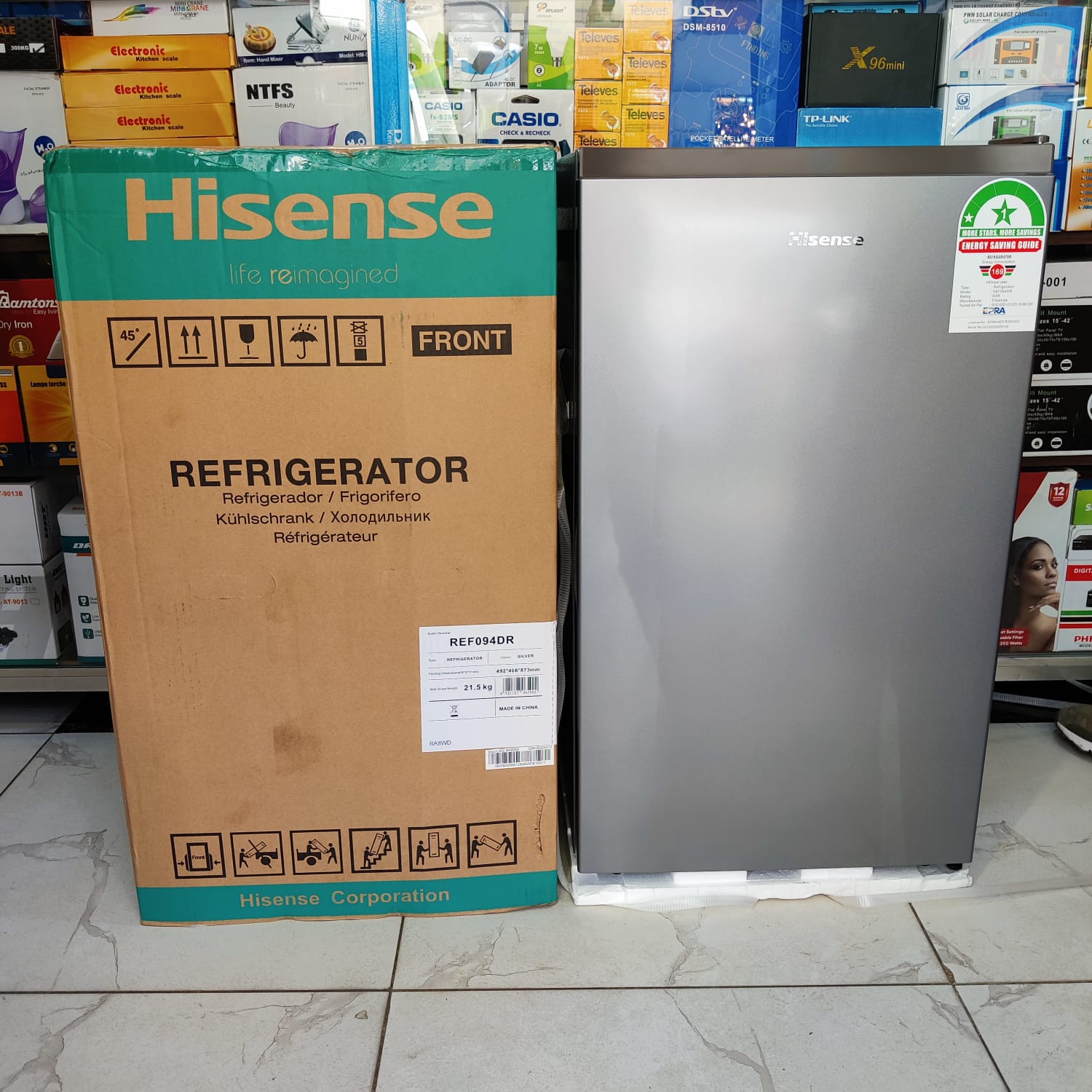 Hisense 94L Single Door Fridge – Compact, Cool & Convenient!
Keep your food fresh and drinks chilled with this efficient 94-litre fridge. Perfect for small kitchens, offices, or dorms, it combines sle