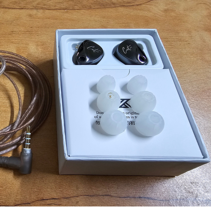 KZ Castor In-Ear Monitors with improved bass | no mic | Hybrid Driver IEMs | Hi-Fi Earphones | Detachable Cable | Professional Audio | Audiophile Earbuds | Studio Monitor Headphones