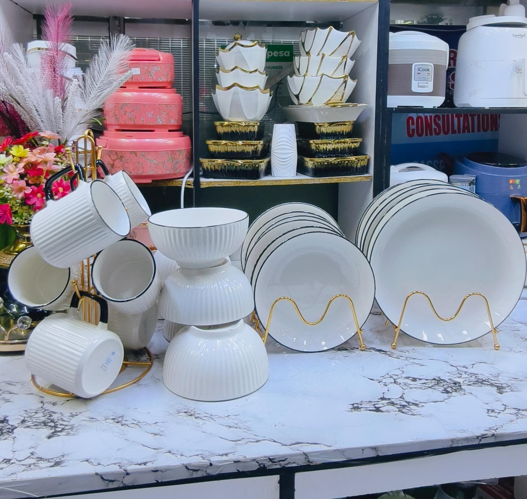 24pcs Japanese  dinner set 
▪️6 Big plates
▪️6 Side plates 
▪️6 bowls 
▪️6 mugs