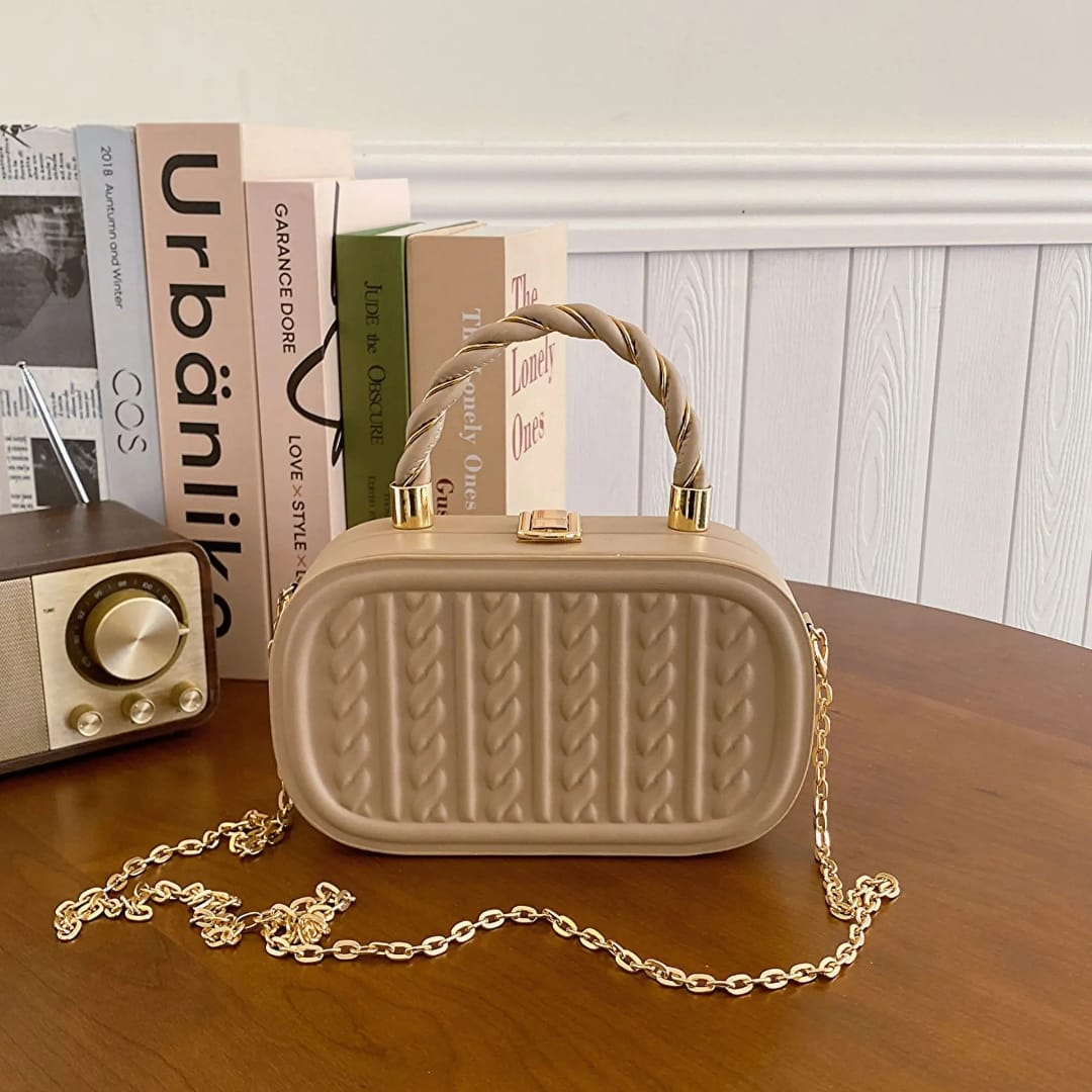 Cute Box Bag. Size 19.5*12*5.5cm. Available  in Nude only. Durable Classic Fashion Luxury handbag.
