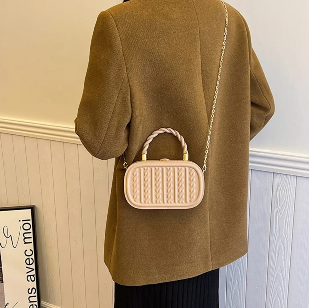 Cute Box Bag. Size 19.5*12*5.5cm. Available  in Nude only. Durable Classic Fashion Luxury handbag.