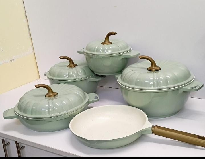 9 PIECES USFE PUMPKIN Granite cookware set.,4sets of sufuria ,Handled pan 1 piece ▶️ Color 4sets of sufuria, Handled pan 1 piece ▶️ Colors: CREAM WHITE , GREEN &ORANGE 
⏯️scratch resistant and durable