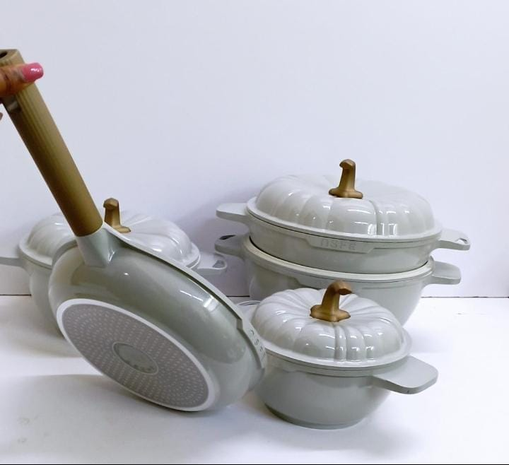 9 PIECES USFE PUMPKIN Granite cookware set.,4sets of sufuria ,Handled pan 1 piece ▶️ Color 4sets of sufuria, Handled pan 1 piece ▶️ Colors: CREAM WHITE , GREEN &ORANGE 
⏯️scratch resistant and durable