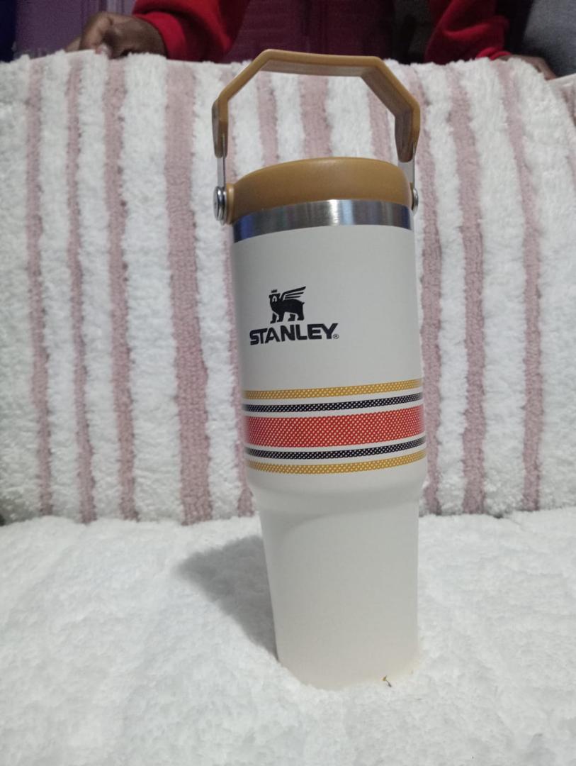 ORIGINAL Quality Stanley cup serves a thermos keeps hot Upto 8 hours Thermos cup Keeps hot and Cold Quality and convenient for Work, Office and chilling. Perfect for coffee, Tea and all your Beverages