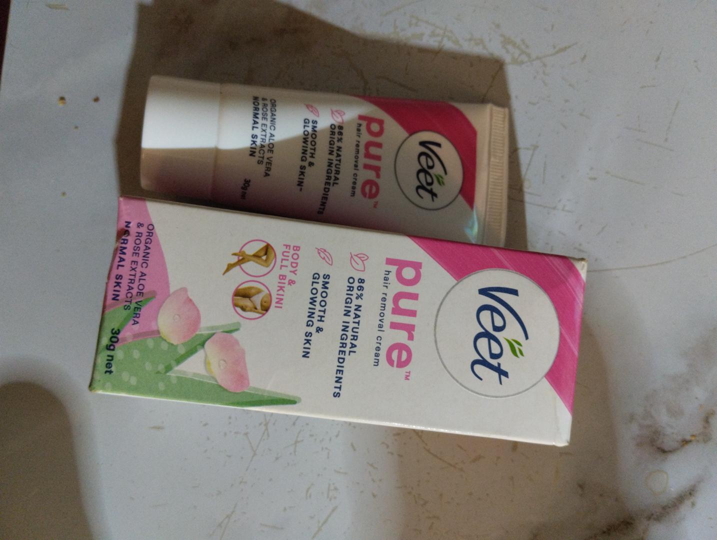Veet pure hair removal cream.86%natural origin ingredients.Smooth &glowing skin.Body &Full body bikini