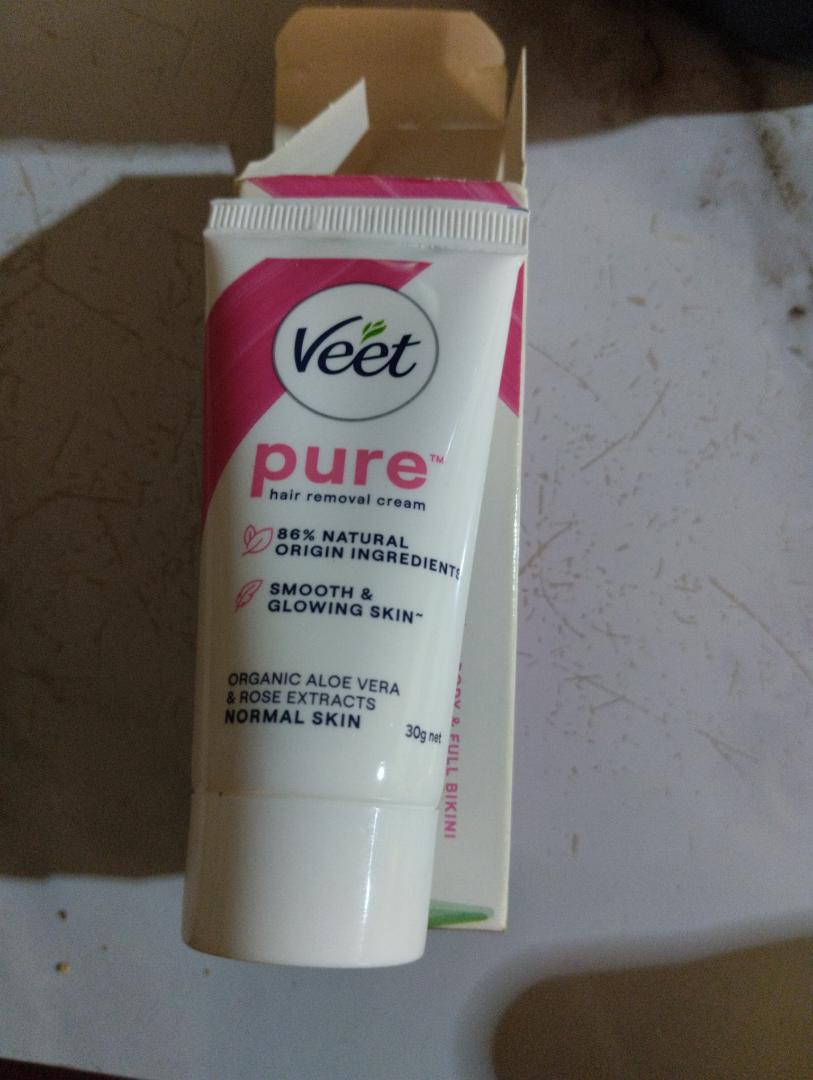 Veet pure hair removal cream.86%natural origin ingredients.Smooth &glowing skin.Body &Full body bikini