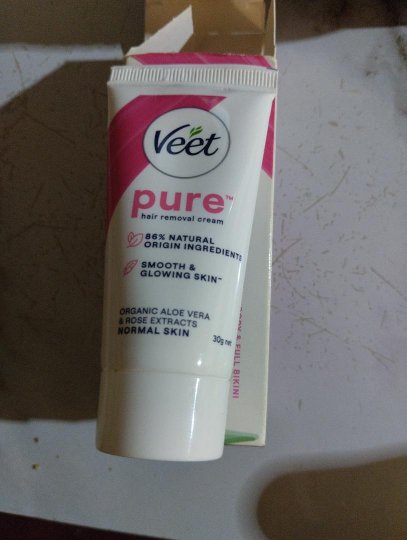 Veet pure hair removal cream.86%natural origin ingredients.Smooth &glowing skin.Body &Full body bikini