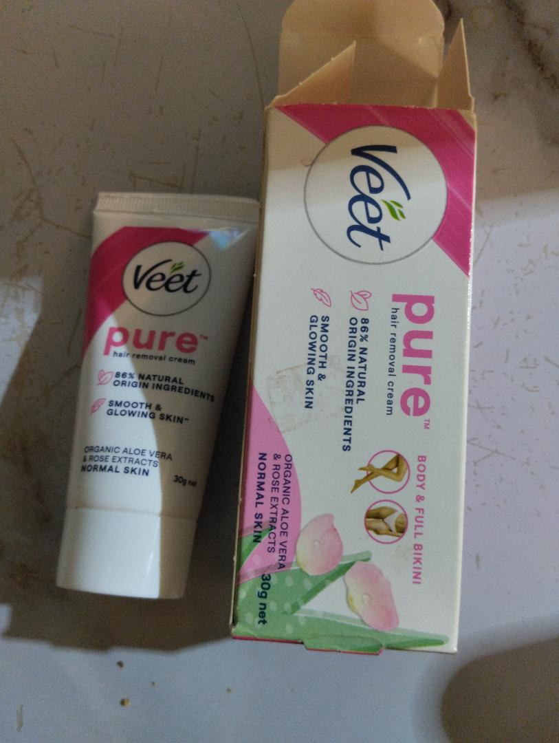 Veet pure hair removal cream.86%natural origin ingredients.Smooth &glowing skin.Body &Full body bikini