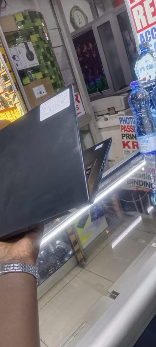 GRADE A EX UK LENOVO LAPTOP X390 8TH GENERATION 8GB RAM 256 SSD 1.6GHZ-2.0GHZ WITH WINDOWS 11PRO WITH 6MONTHS WARRANTY