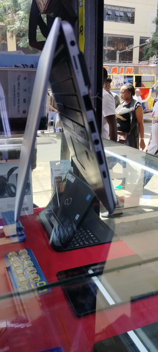 GRADE A EX UK HP EITEBOOK 820 G3 6TH GENERATION COI5 2.2GHZ 8GB RAM 256SSD WINDOWS 11 PRO WITH 6 MONTHS WARRANTY