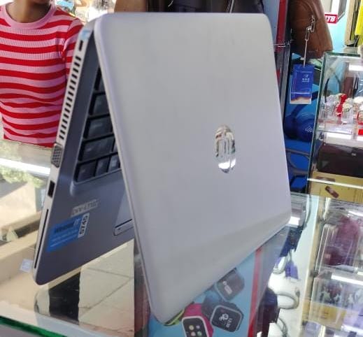 GRADE A EX UK HP EITEBOOK 820 G3 6TH GENERATION COI5 2.2GHZ 8GB RAM 256SSD WINDOWS 11 PRO WITH 6 MONTHS WARRANTY