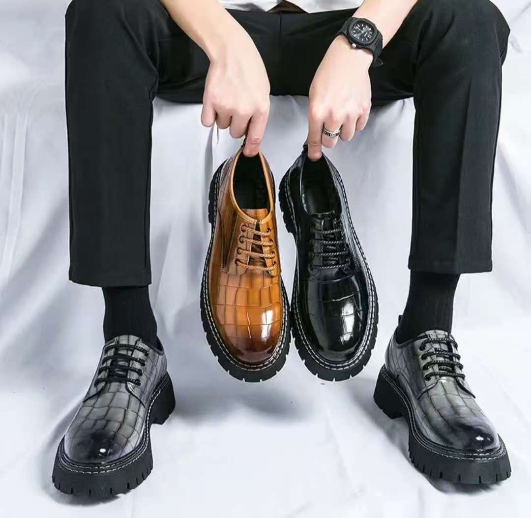 🔥 ON OFFER Leather Dr Marten 1461 patent leather-style lace-up shoes with a thick, (Dr Martin)lugged sole and a metallic embellishment on the vamp. very comfortable and classy official cassual