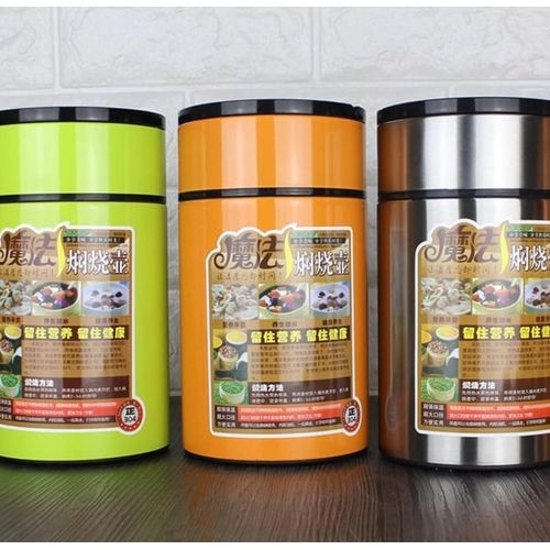 800ml Food flask with foldable spoon An 800ml food flask with a foldable spoon is a convenient and portable container designed to keep meals hot or cold for extended periods.