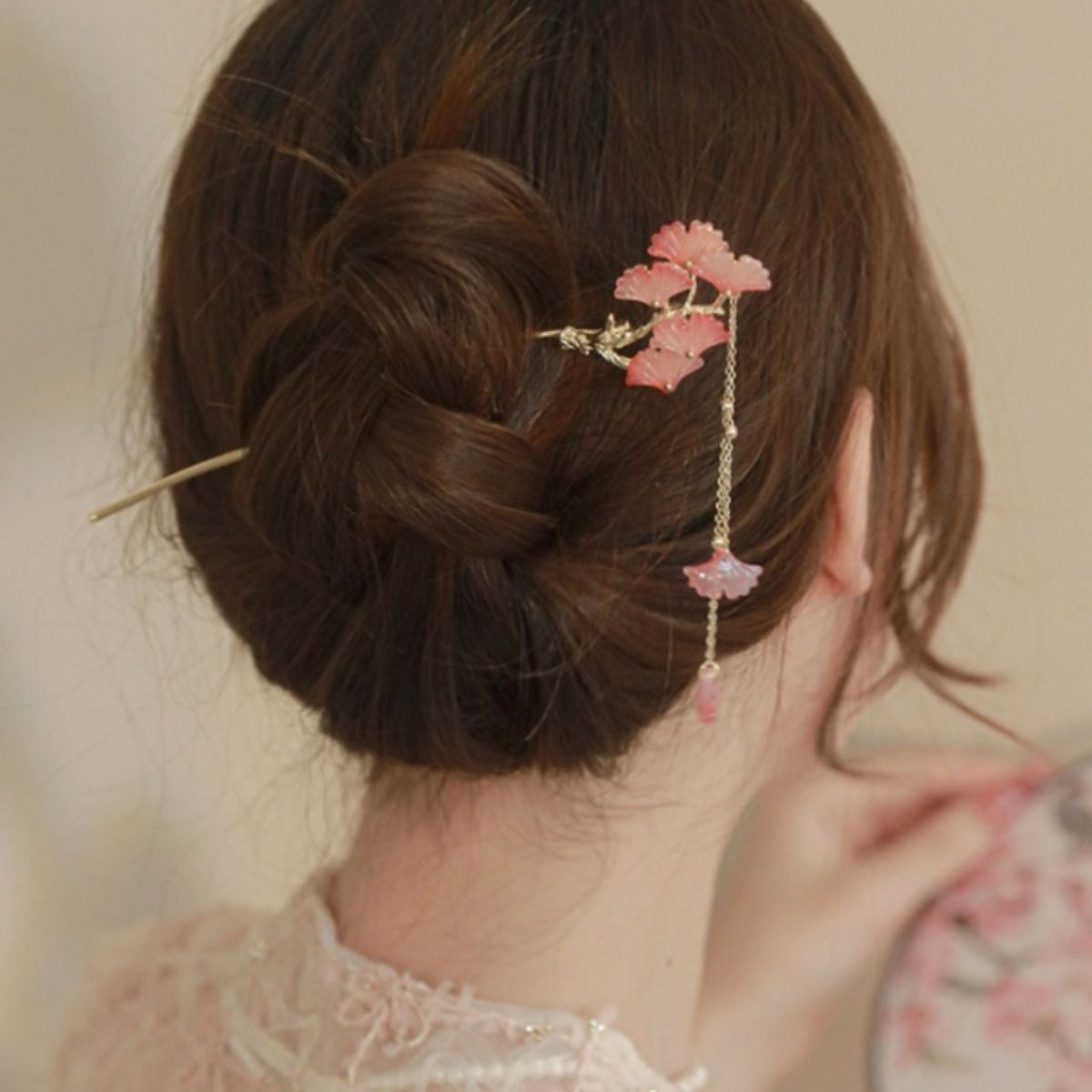 2025 temperament Ginkgo leaf tassel hairpin for women, exquisite and high-end feeling, round headed bun hairpin, simple and modern hairpin headwear