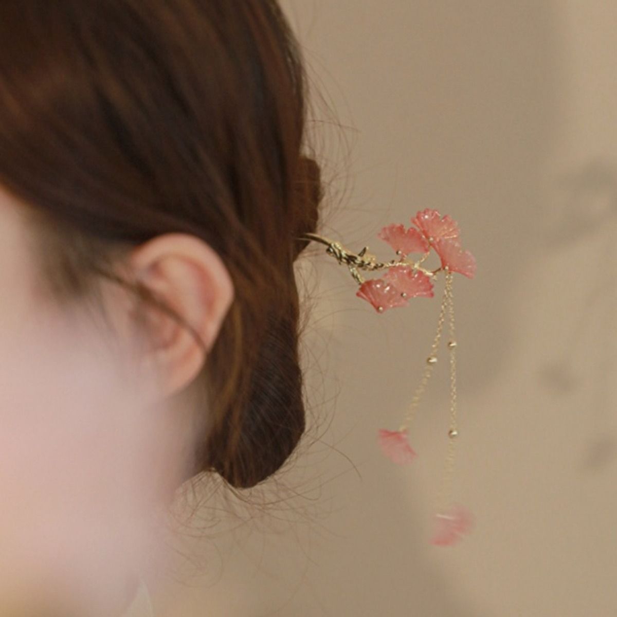 2025 temperament Ginkgo leaf tassel hairpin for women, exquisite and high-end feeling, round headed bun hairpin, simple and modern hairpin headwear