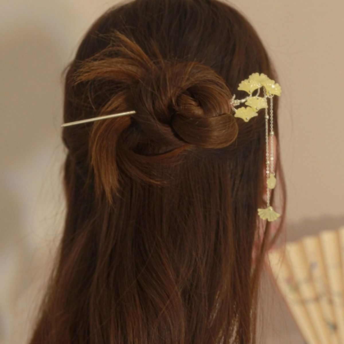 2025 temperament Ginkgo leaf tassel hairpin for women, exquisite and high-end feeling, round headed bun hairpin, simple and modern hairpin headwear