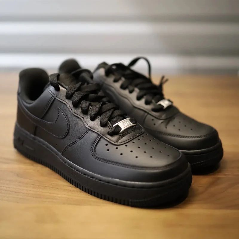 AIR FORCE 1 BLACK, COLOUR TRIPPLE BLACK ,HIGH QUALITY SNEAKERS. AIRFORCE 1

Step into bold style with these classic Airforce shoes  

A timeless streetwear staple built for everyday confidence.