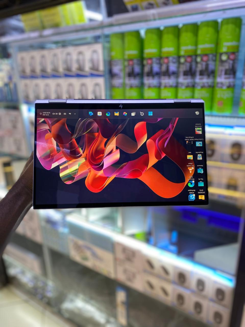 HP EliteBook x360 1040 G8 – Intel Core i7 11th Gen, 32GB RAM, 512GB SSD, 14-inch Touchscreen Convertible Laptop Intel Iris Xe Graphics