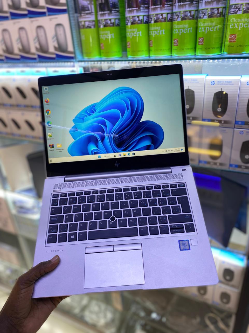 Hp EliteBook 830 G5/6 Intel Core i5 8Th generation Refurbished laptop 8GB RAM & 256 GB SSD Storage Touch Screen FHD BANG & Olufsen Speaker with backlight Keyboard and Fingerprint sensor