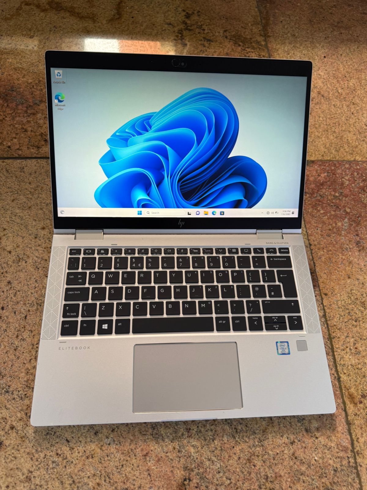 HP EliteBook 1030 G3/4 Touch Screen Convertible laptop X360-Intel Core i7 8th Gen-16GB RAM-512GB SSD 13.3 Inch-Refurbished with backlight Keyboard and fingerprint sensor