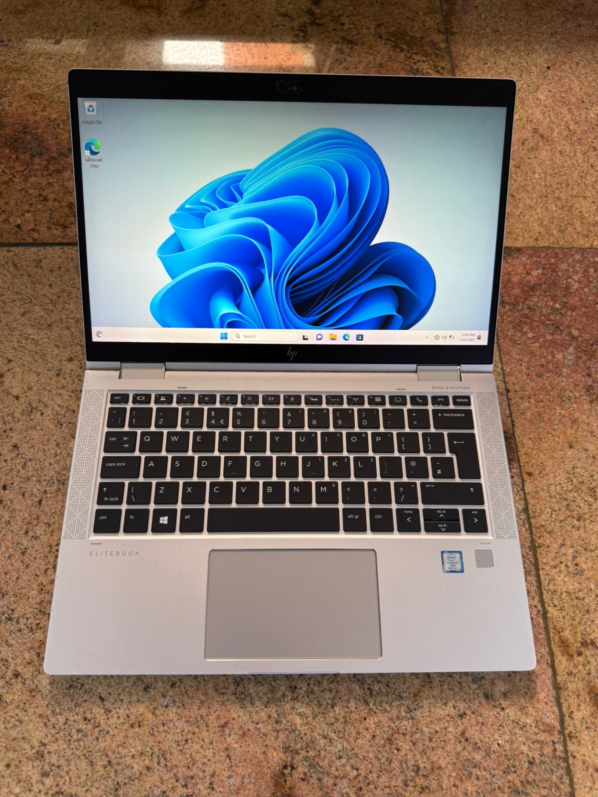 HP EliteBook 1030 G3/4 Touch Screen Convertible laptop X360-Intel Core i7 8th Gen-16GB RAM-512GB SSD 13.3 Inch-Refurbished with backlight Keyboard and fingerprint sensor