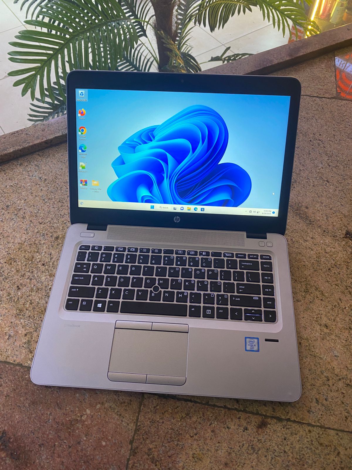 HP EliteBook 820 G3 Intel Core I5 6th generation Touch Screen 8GB-256GB SSD Silver-12.6 Inch Refurbished
backlight Keyboard with free laptop Bag free Mouse