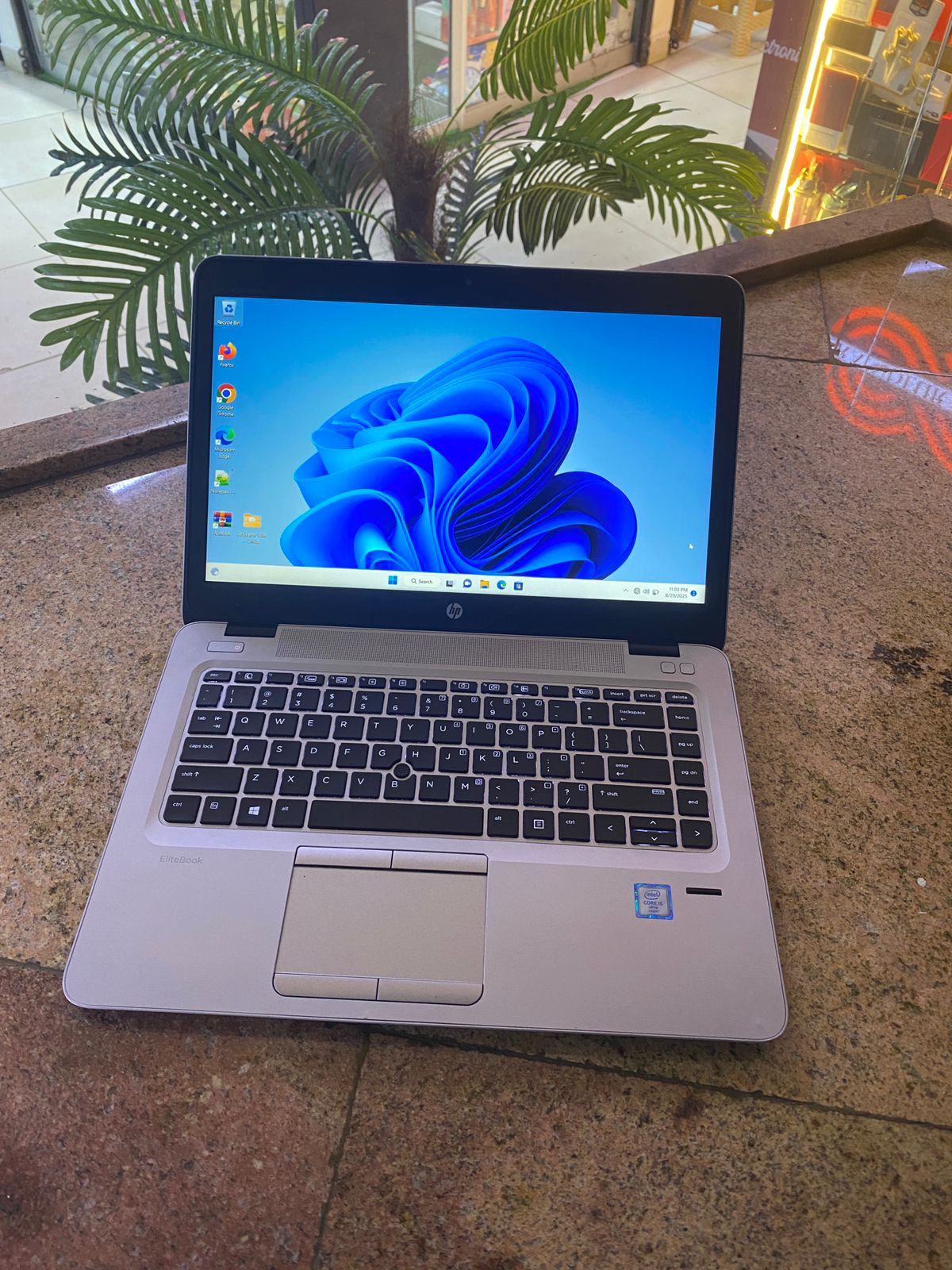 HP EliteBook 820 G3 Intel Core I5 6th generation Touch Screen 8GB-256GB SSD Silver-12.6 Inch Refurbished
backlight Keyboard with free laptop Bag free Mouse