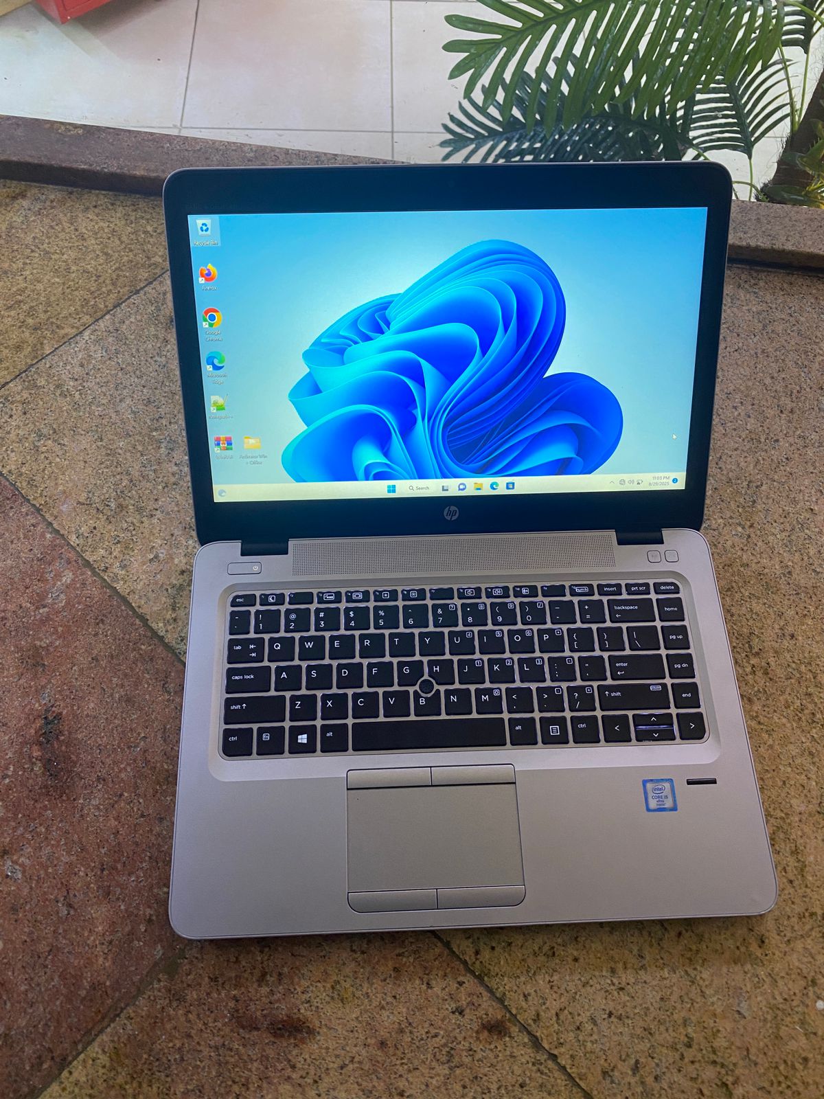 HP EliteBook 820 G3 Intel Core I5 6th generation Touch Screen 8GB-256GB SSD Silver-12.6 Inch Refurbished
backlight Keyboard with free laptop Bag free Mouse