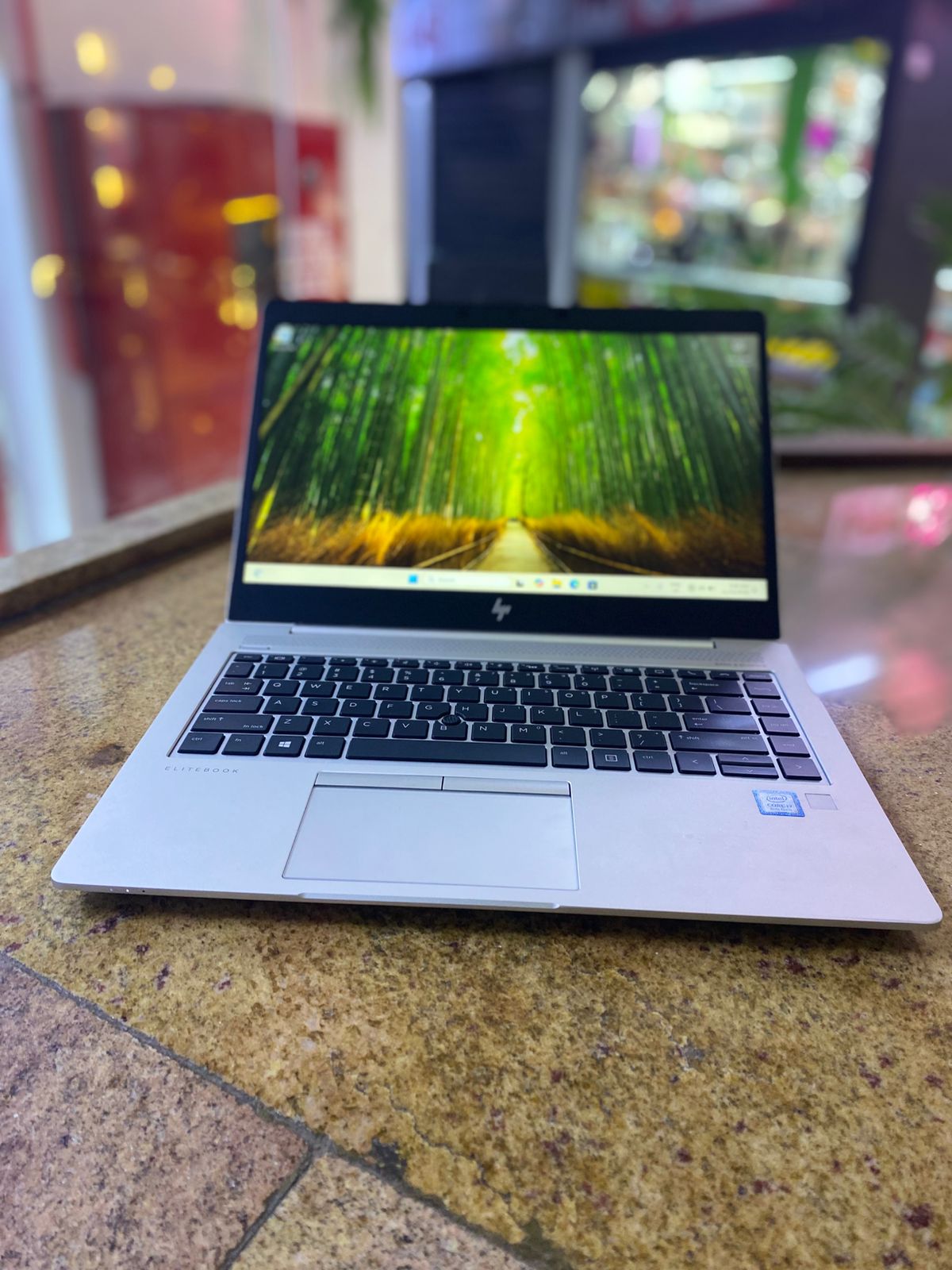 Hp EliteBook 840 G5/6 Intel Core i7 8th generation Touch Screen 14 inches 16GB RAM & 512GB SSD Storage with 2GB Graphics dedicated Radeon 550X Series BANG & Olufsen speaker with fingerprint sensor