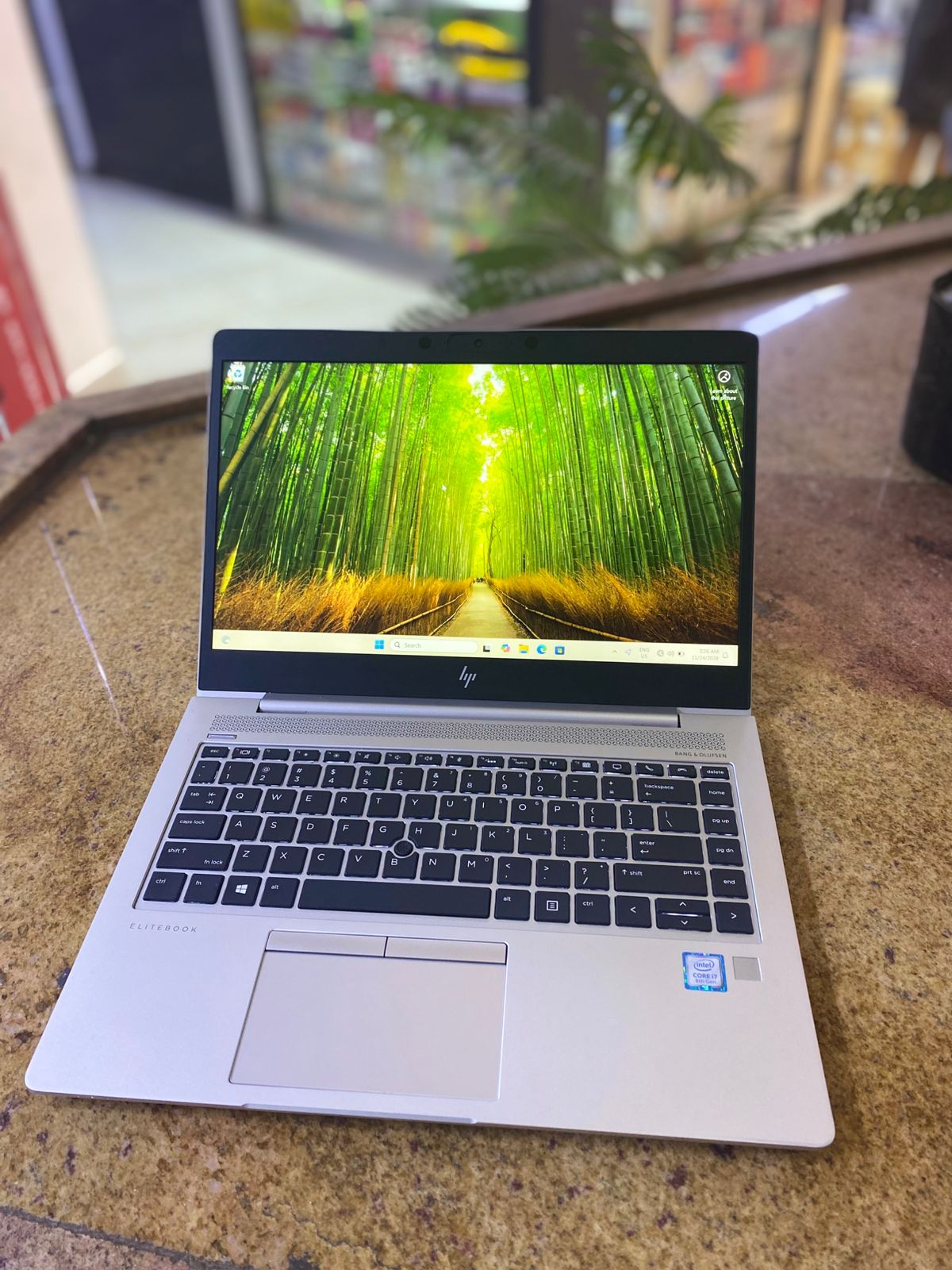 Hp EliteBook 840 G5/6 Intel Core i7 8th generation Touch Screen 14 inches 16GB RAM & 512GB SSD Storage with 2GB Graphics dedicated Radeon 550X Series BANG & Olufsen speaker with fingerprint sensor