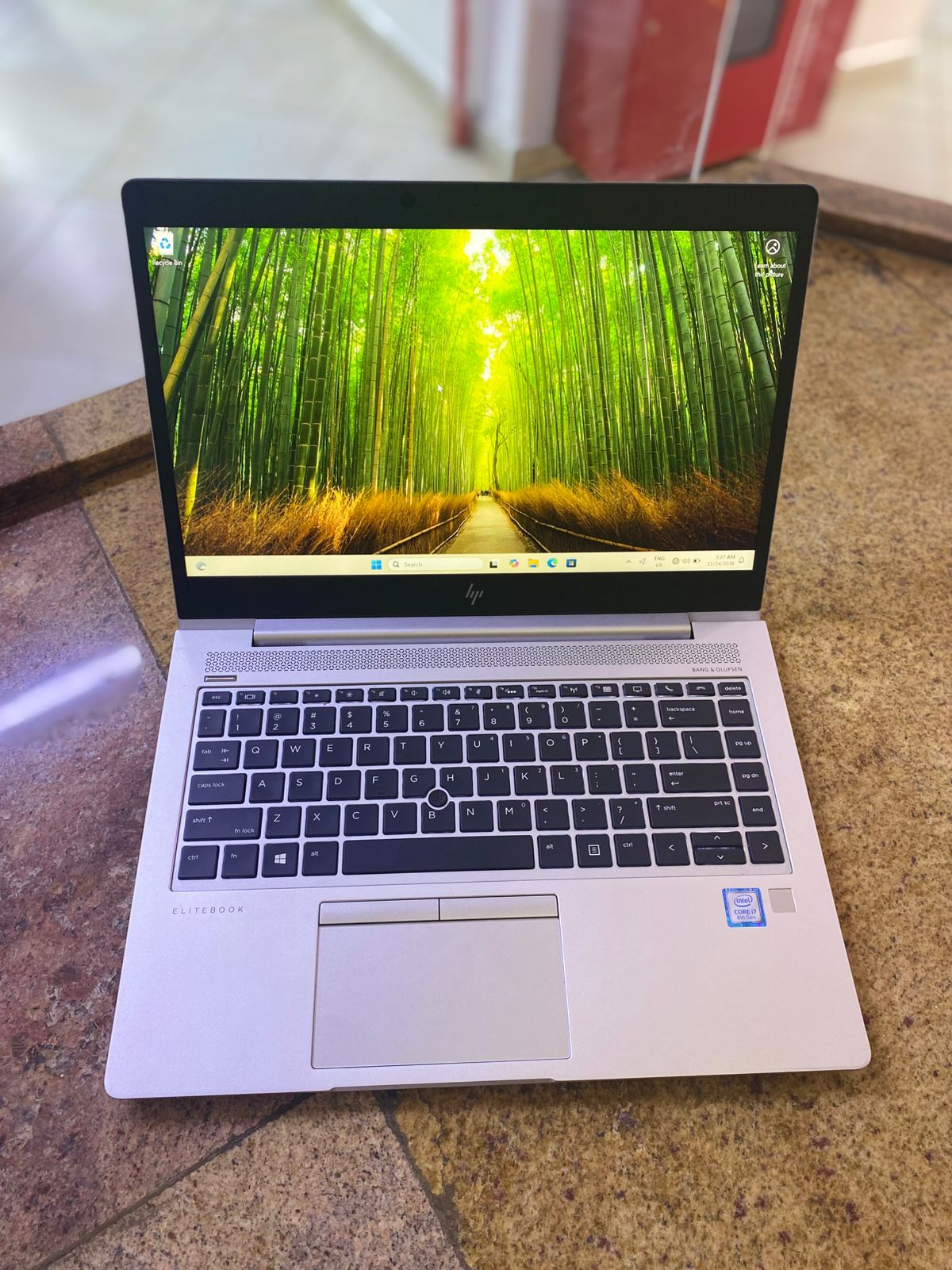 Hp EliteBook 840 G5/6 Intel Core i7 8th generation Touch Screen 14 inches 16GB RAM & 512GB SSD Storage with 2GB Graphics dedicated Radeon 550X Series BANG & Olufsen speaker with fingerprint sensor